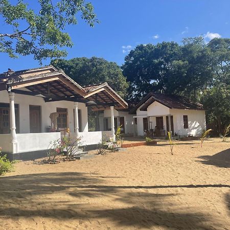 Hostel Coconut Hill Arugam Bay Exterior foto